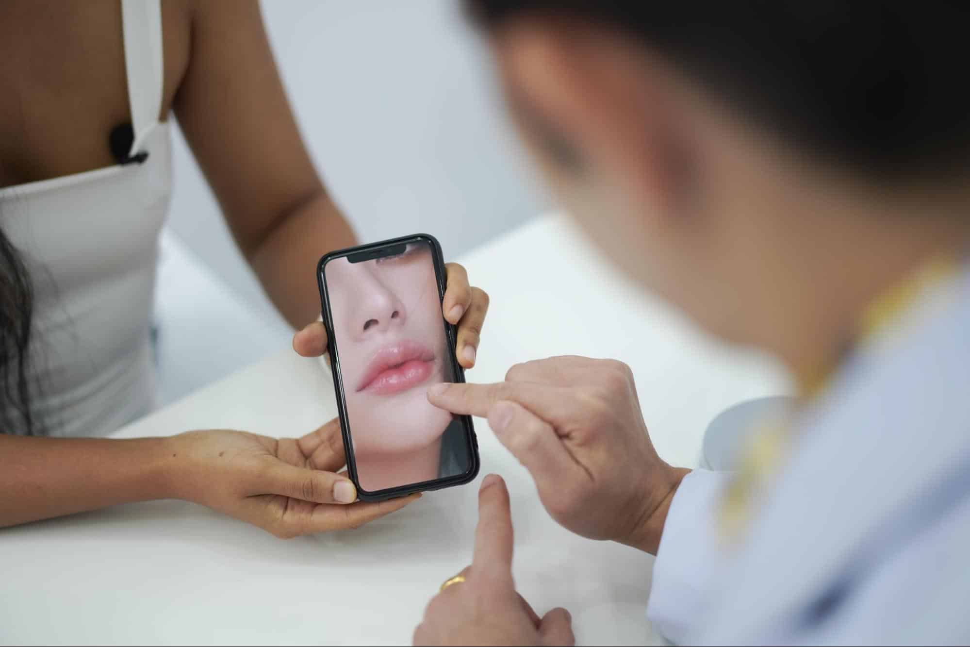 ออกแบบทรงปากก่อนฉีดฟิลเลอร์ปาก