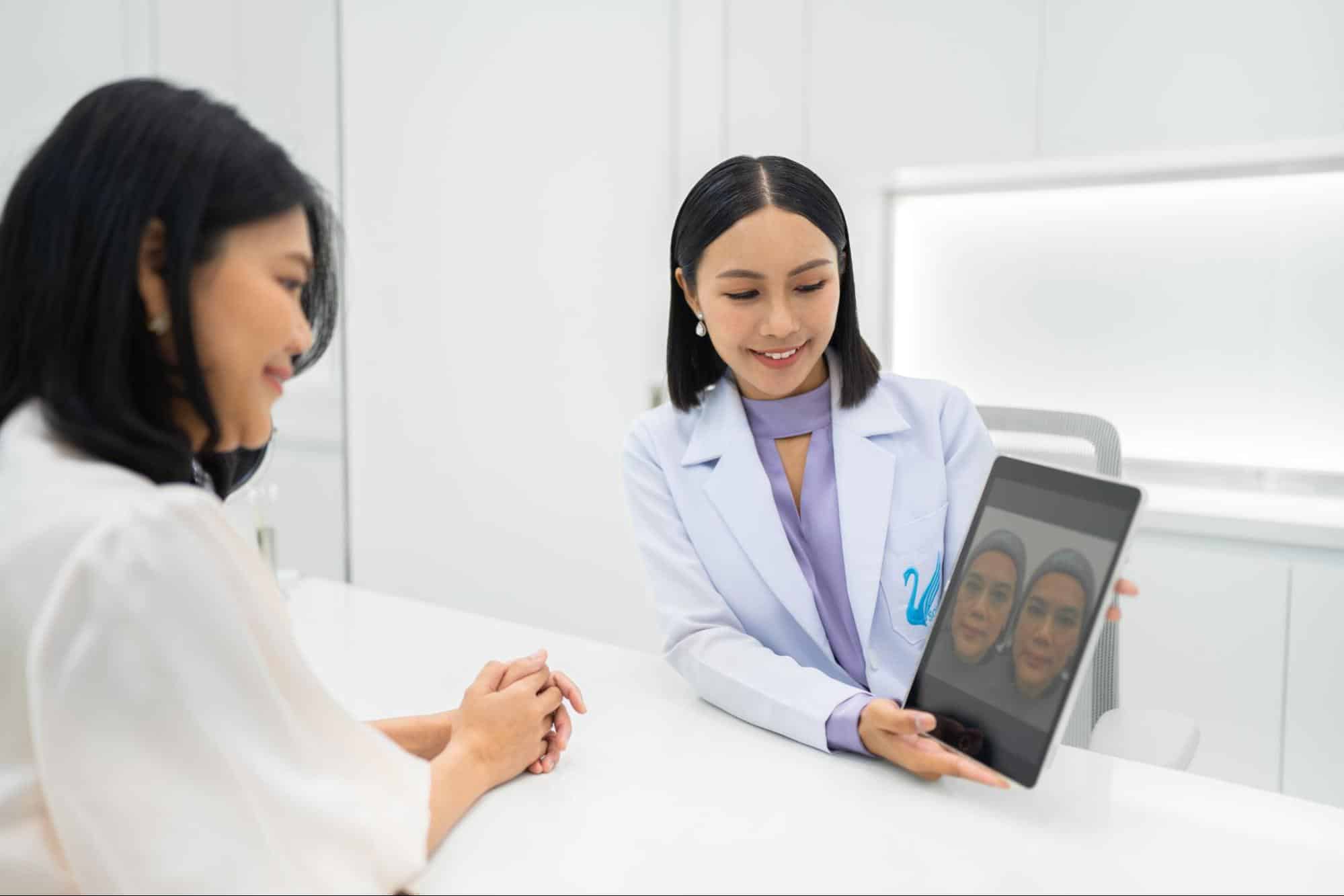 แก้ไขปากไม่เท่ากัน ที่ v square clinic