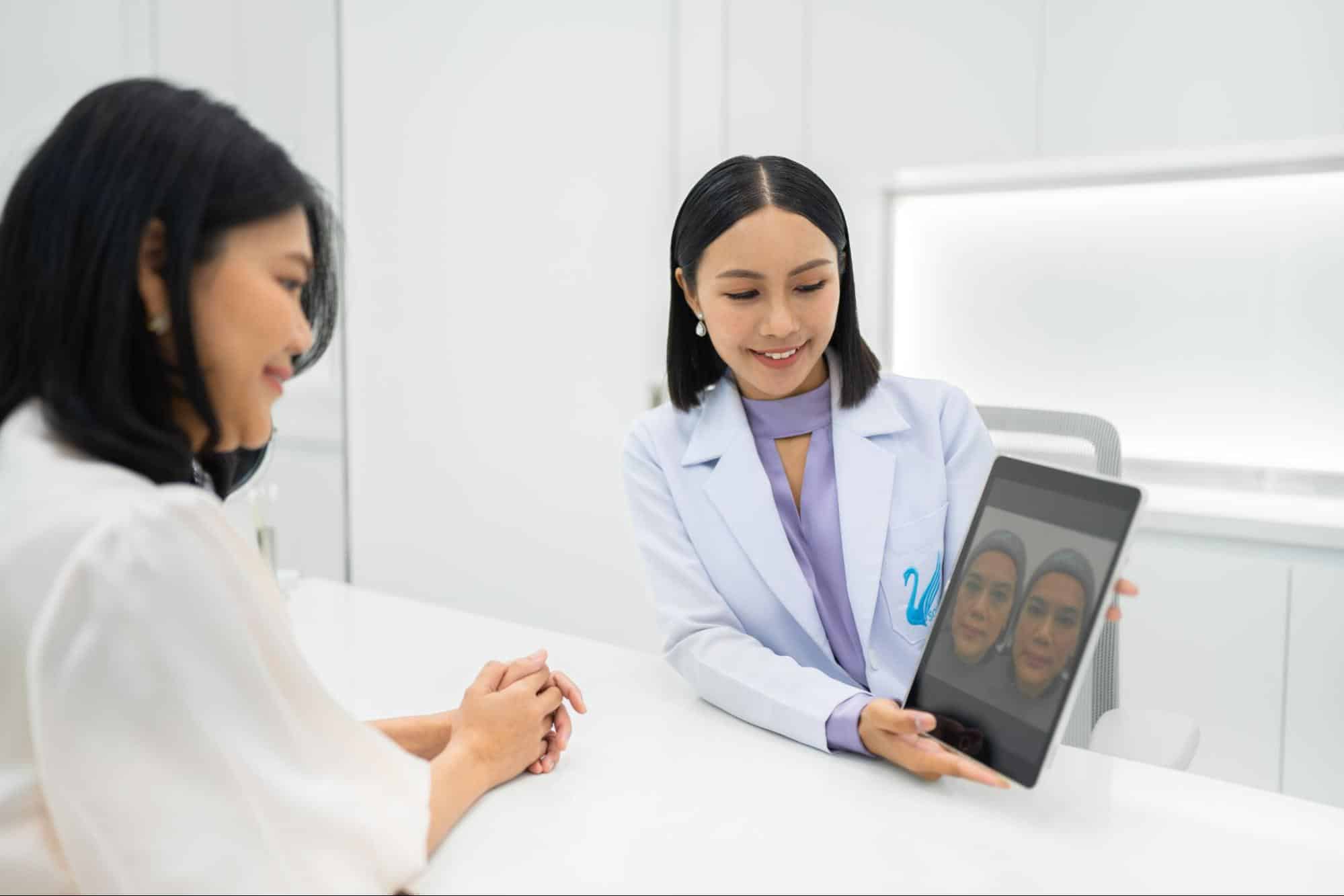 เลือกคลินิกฉีดฟิลเลอร์ใต้ตาที่มีนัดติดตามผล หมอแนน