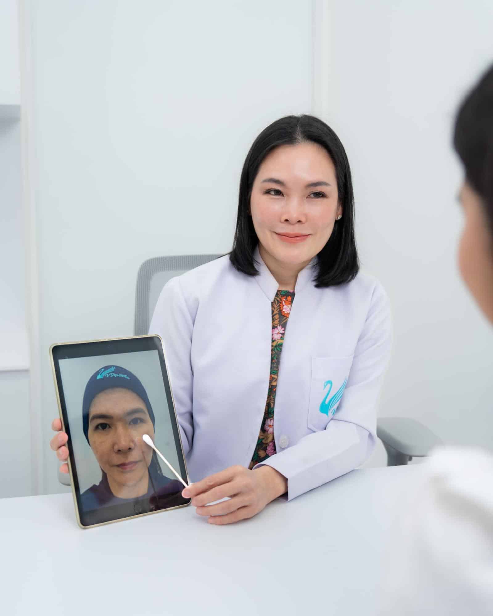 ประเมินปัญหาก่อนฉีดโบท็อกเกาหลี โดยหมอ  ผาณิต หนุนภักดี