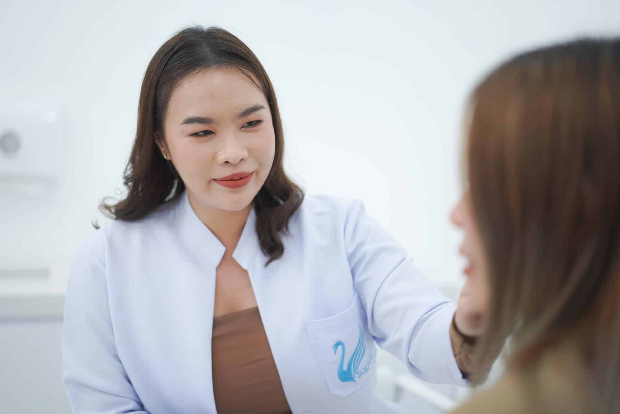 หมอประเมินใบหน้า พญ.นฤมล จิตณรงค์