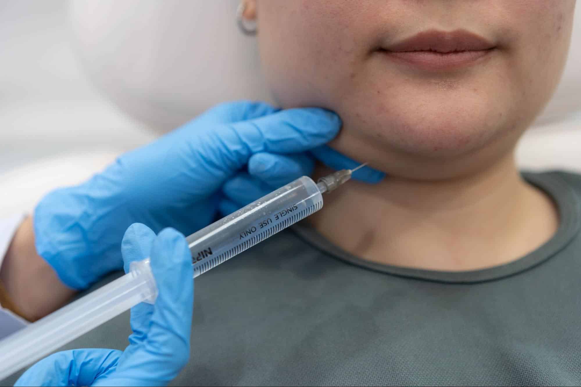 ฉีดแฟตสลายไขมันหน้าเหลี่ยม