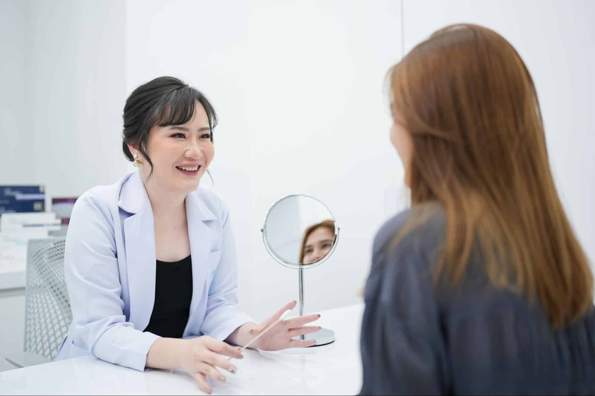 ฉีดโยท็อกยกมุมปากที่ V Square Clinic