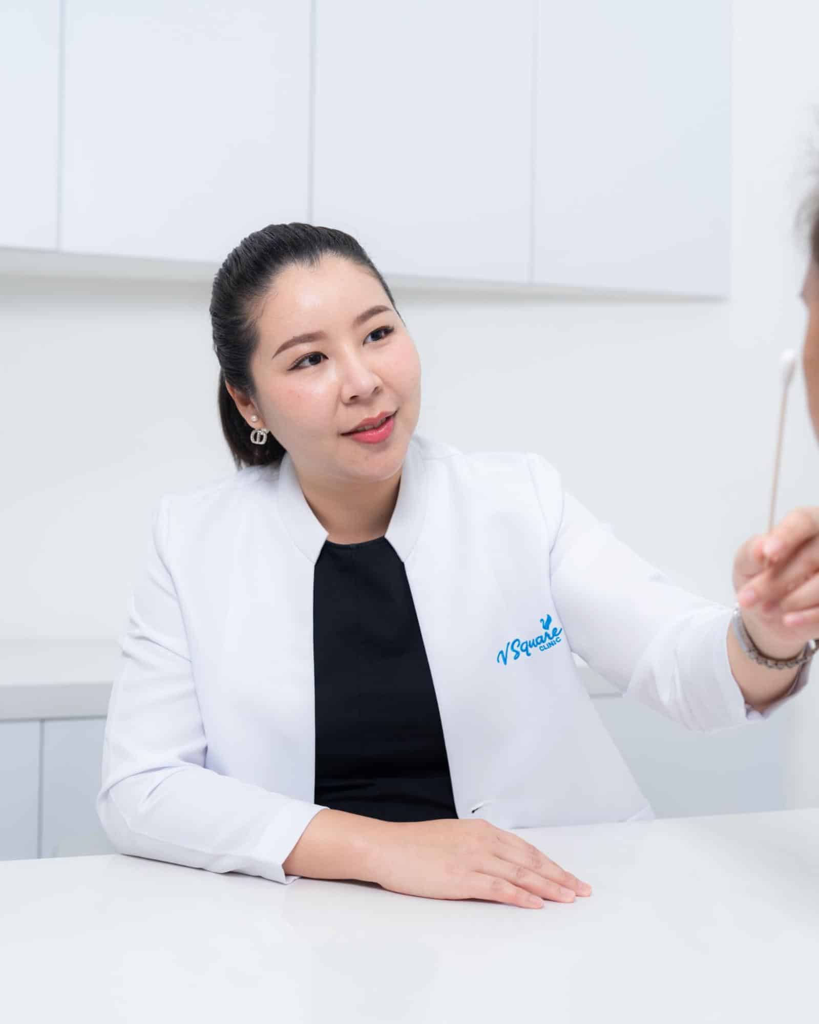 ประเมินหน้าก่อนฉีด INBO Botox โดย พญ.สุขสุภา บุญชู เลข ว.50409