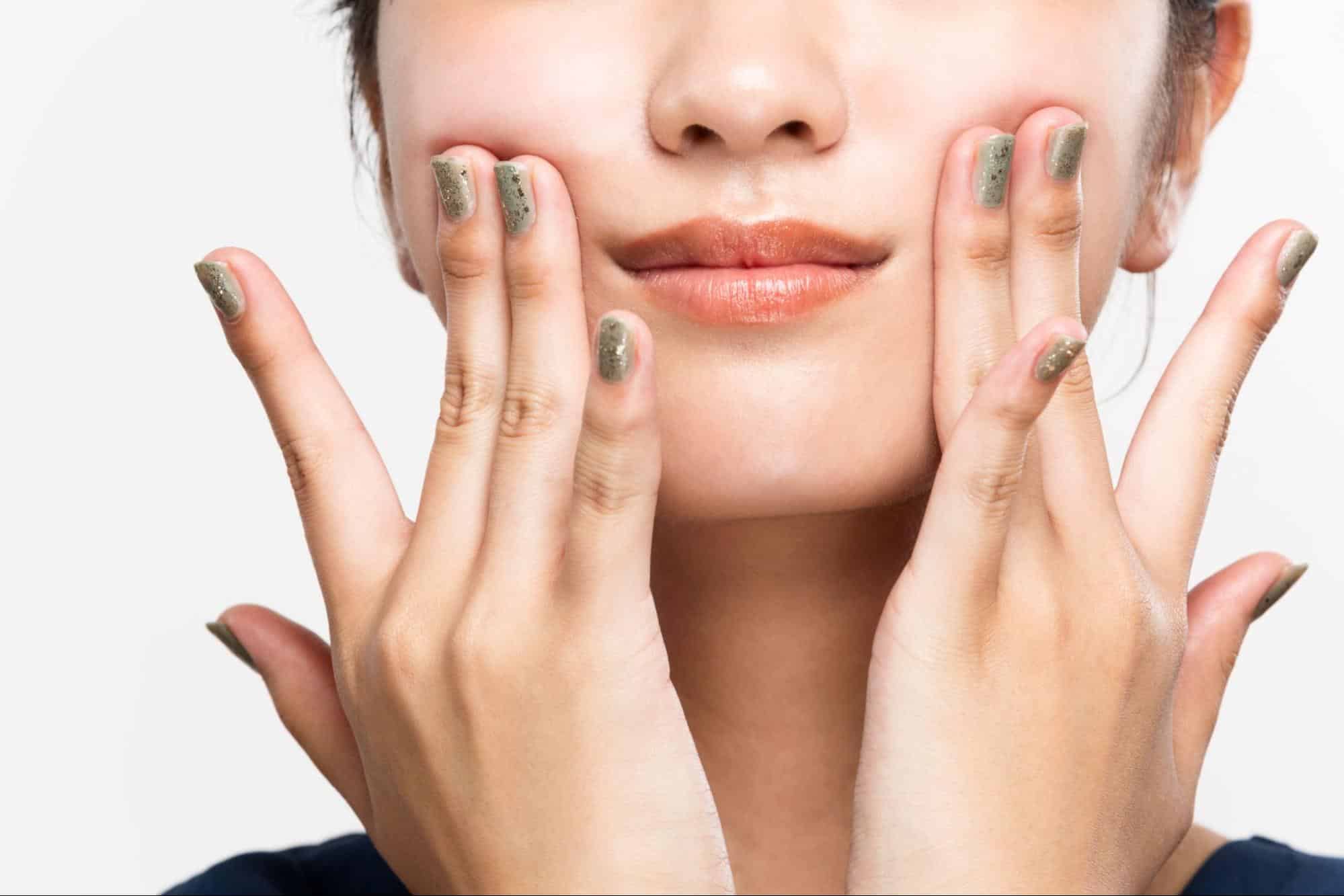 วิธียกมุมปากแบบธรรมชาติ