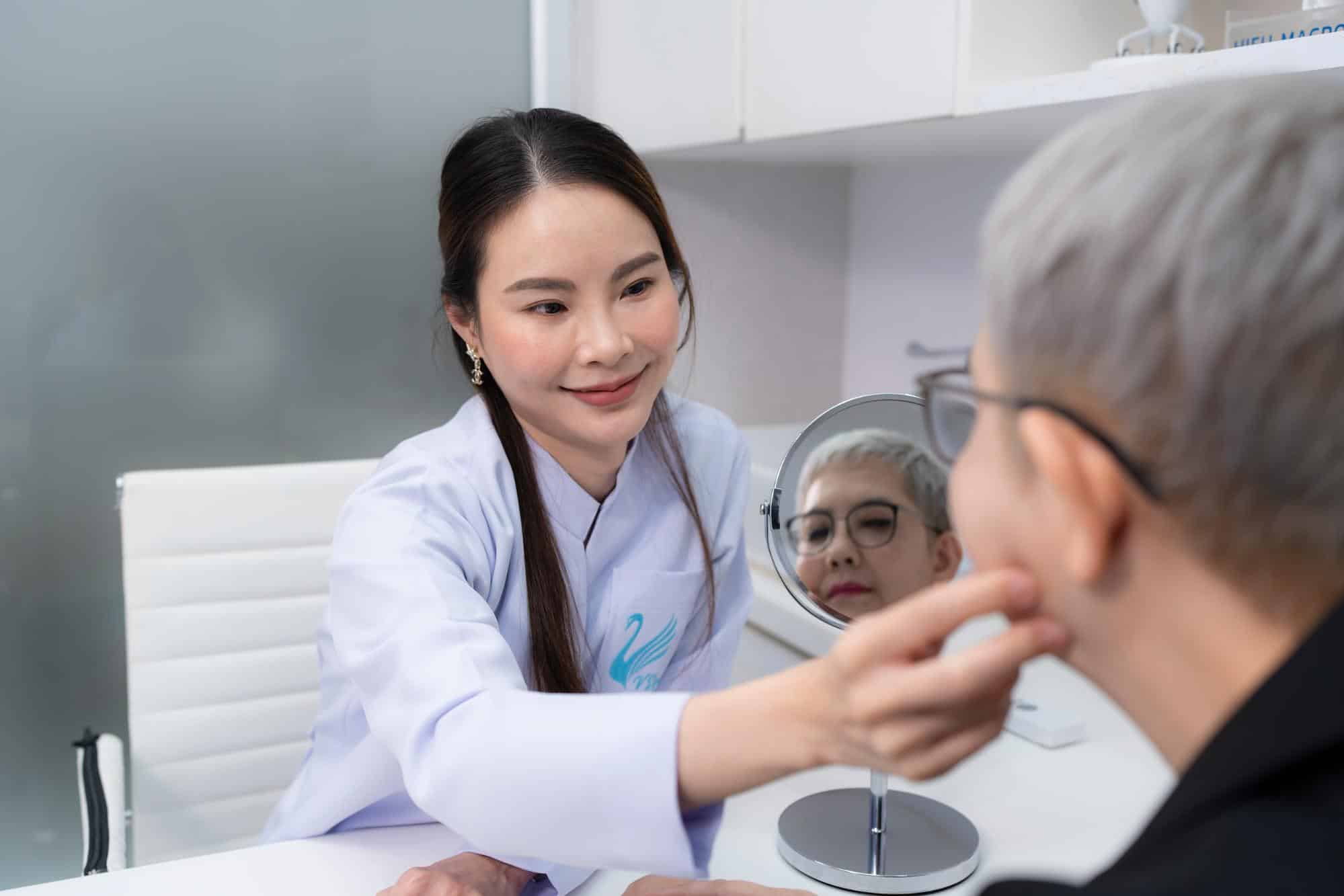 ฉีด Sculptra หมอไหนดี โดย พญ.รมณ นันทธเนศ